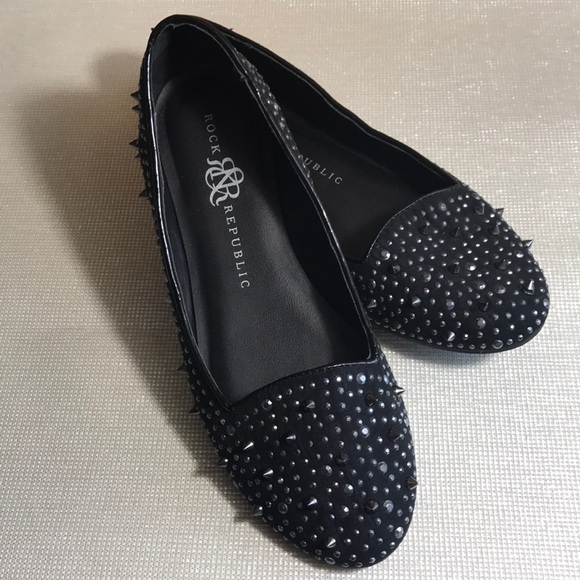 Rock & Republic Shoes - ROCK  & REPUBLIC BLACK STUDDED FLATS!